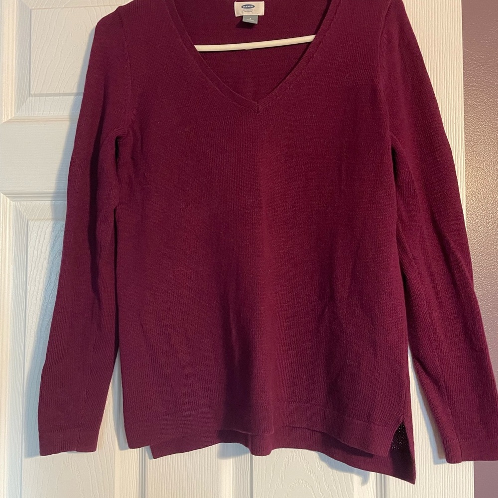 Old Navy Women's V-Neck Sweater in Deep Burgundy